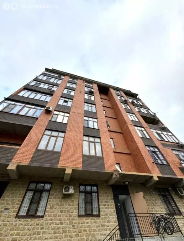 2-комнатная квартира: Махачкала, улица Абдуллы Гаджиева, 95 (76 м) - Фото 1