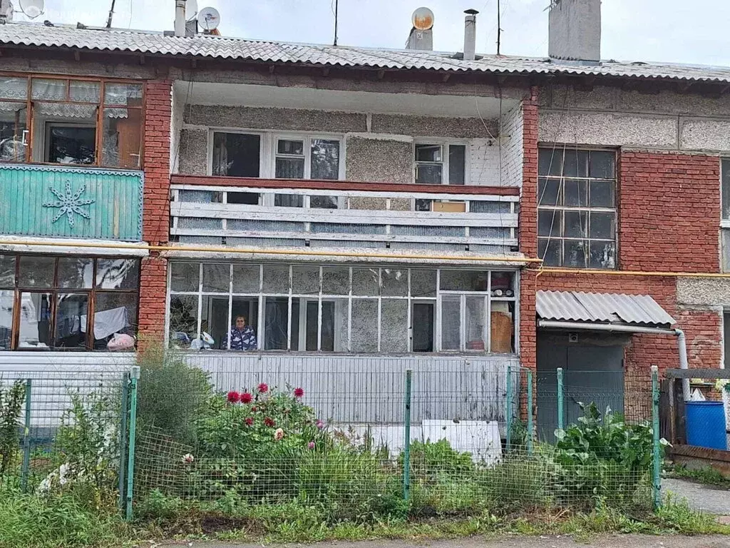 3-комнатная квартира: Кедровое, улица 40 лет Октября, 13 (61 м) - Фото 0