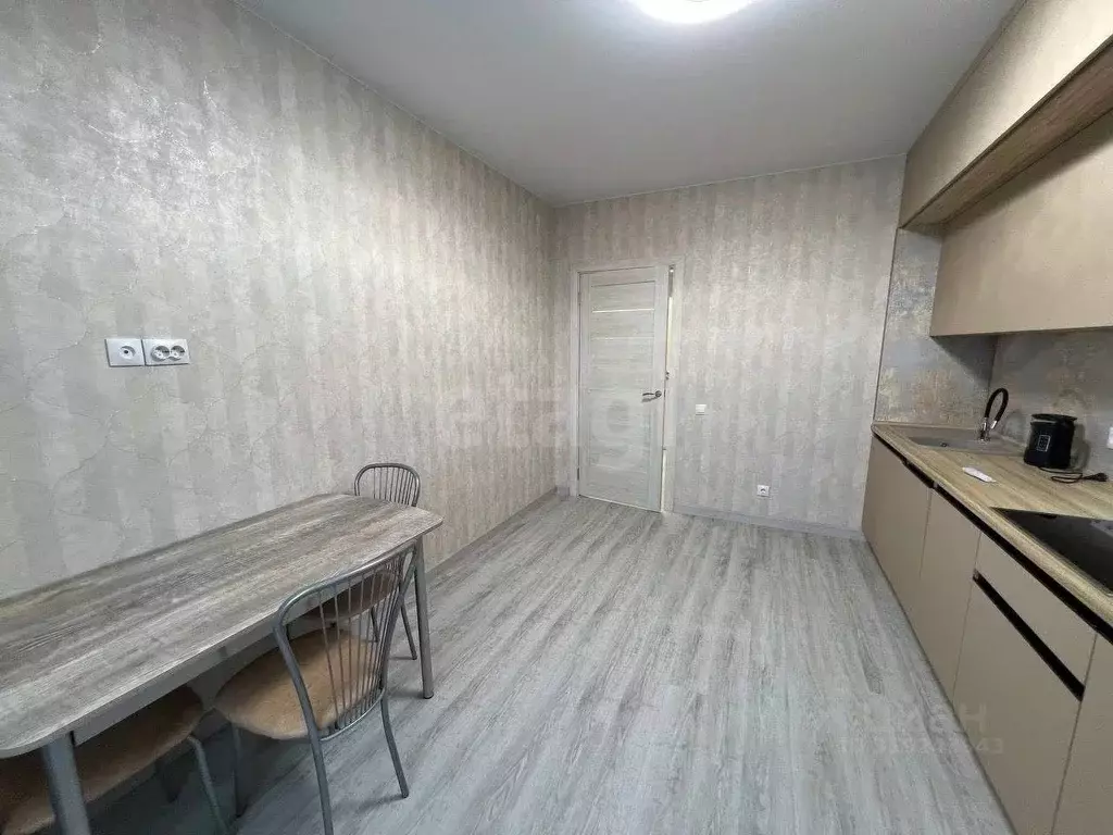 2-к кв. Тюменская область, Тюмень Новгородская ул., 14 (65.0 м) - Фото 1
