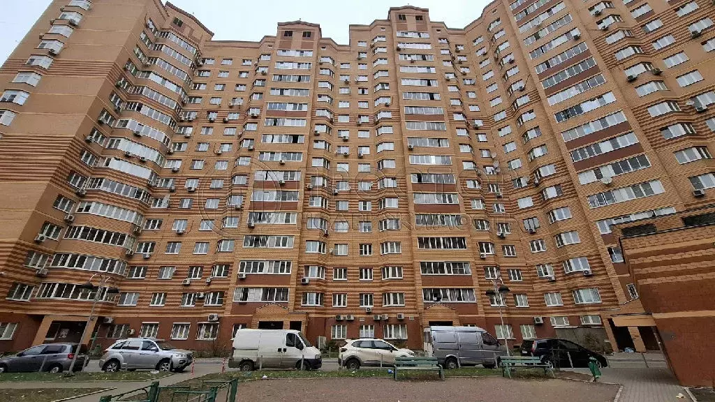 Продается 3-комнатная квартира - Фото 1