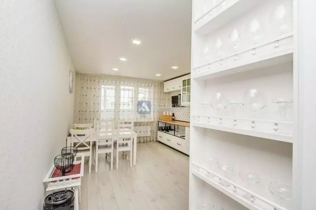 3-к кв. Тюменская область, Тюмень ул. Федюнинского, 60к2 (92.6 м) - Фото 1