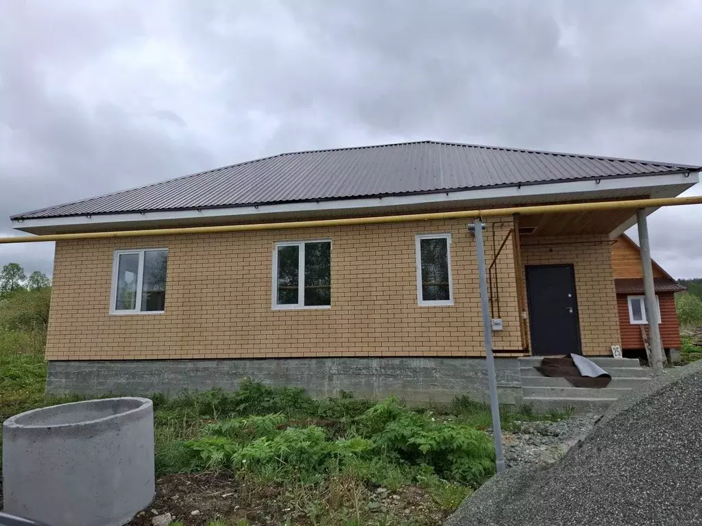 Дом в Свердловская область, Дегтярск ул. Серова, 25 (80 м) - Фото 0
