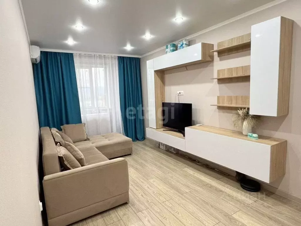 2-к кв. Краснодарский край, Горячий Ключ ул. Кириченко, 7 (60.7 м) - Фото 0