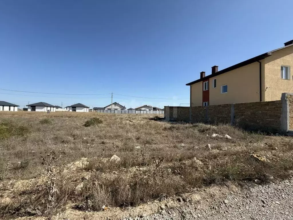 Участок в Крым, Сакский район, с. Уютное ул. Песочная, 7 (6.83 сот.) - Фото 1