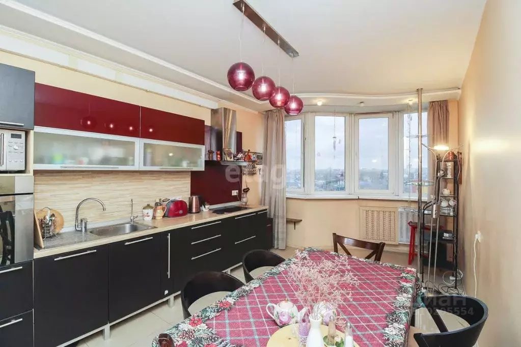 3-к кв. Тюменская область, Тюмень ул. Александра Матросова, 1к2 (108.2 ... - Фото 1