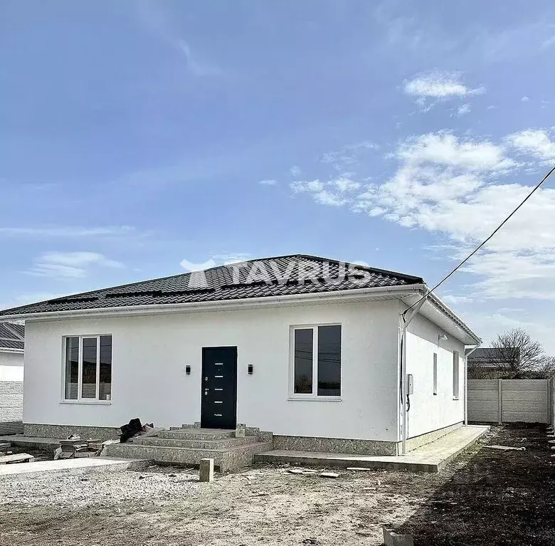 Дом в Крым, Симферопольский район, Трудовское с/пос, с. Строгоновка  ... - Фото 1