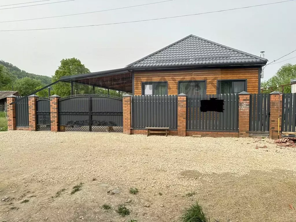 Дом в Адыгея, Майкопский район, пос. Каменномостский ул. Веселая, 17 ... - Фото 1
