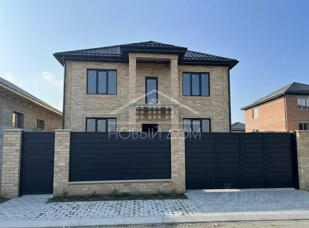 Дом в Кабардино-Балкария, Нальчик ул. Биттирова, 204 (170 м) - Фото 1