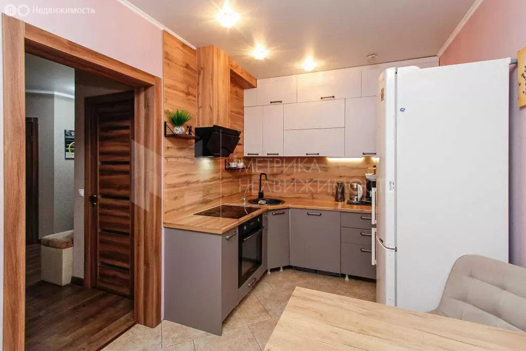 2-комнатная квартира: Тюмень, улица Академика Сахарова, 48 (65.9 м) - Фото 1