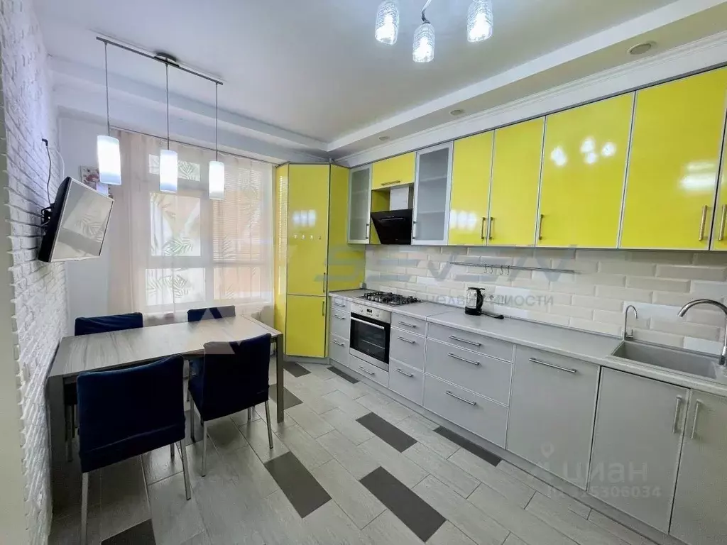 2-к кв. Севастополь ул. Репина, 1Б/4 (65.0 м) - Фото 0