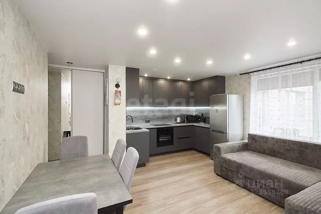 2-к кв. Тюменская область, Тюмень ул. Стройотрядовская, 6 (50.8 м) - Фото 1