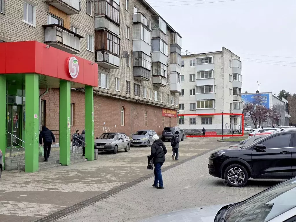 Торговая площадь в Свердловская область, Полевской ул. Декабристов, 9 ... - Фото 1