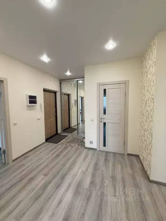 3-к кв. Омская область, Омск ул. Ватутина, 14 (96.9 м) - Фото 1