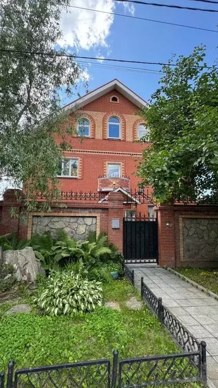 Дом в Свердловская область, Екатеринбург ул. Кленовая, 32 (433 м) - Фото 0