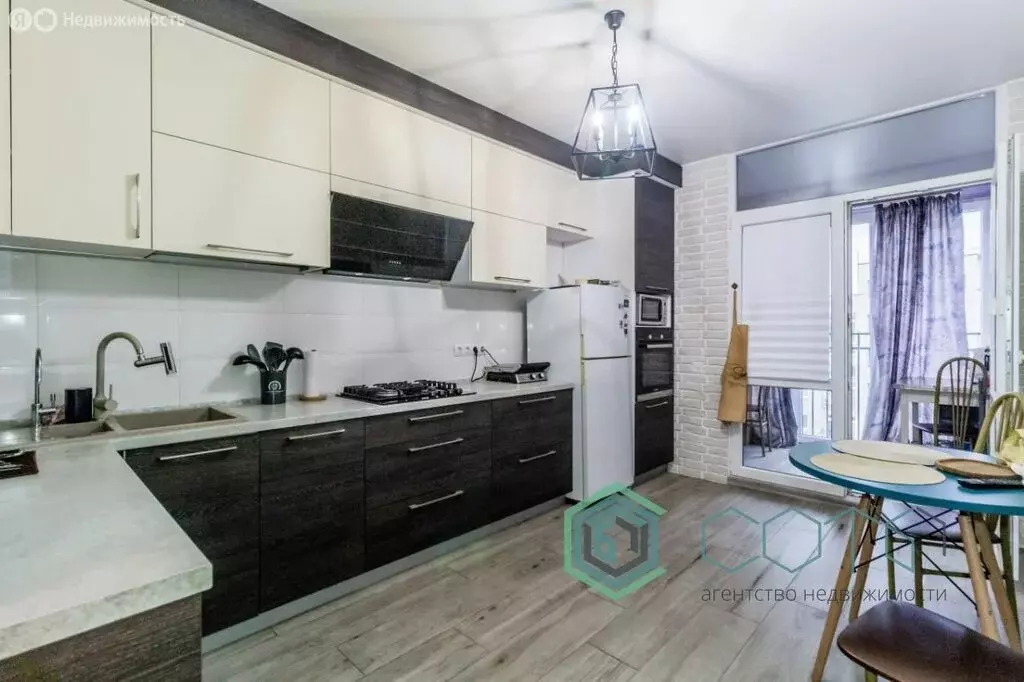 1-комнатная квартира: Калининград, Красная улица, 139Б (54 м) - Фото 1