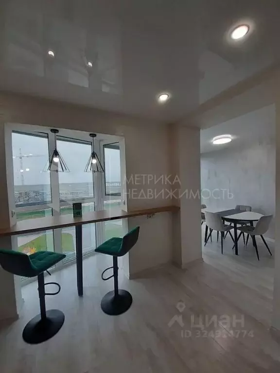 2-к кв. Тюменская область, Тюмень ул. Федюнинского, 64 (64.0 м) - Фото 1