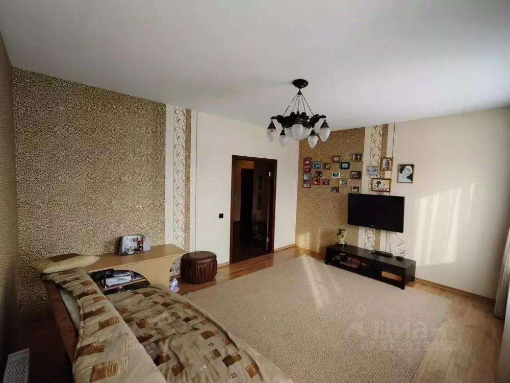 Дом в Омская область, Омский район, с. Розовка ул. Пушкина, 2 (258 м) - Фото 1