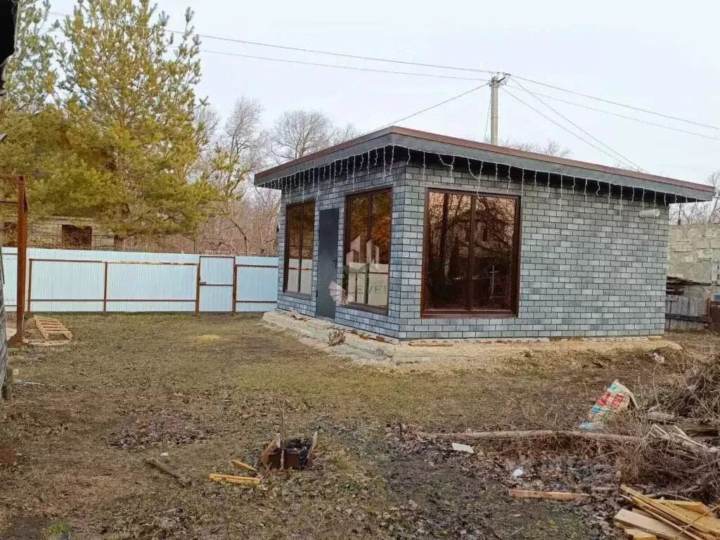 Дом в Саратовская область, Энгельсский район, Красноярское ... - Фото 0