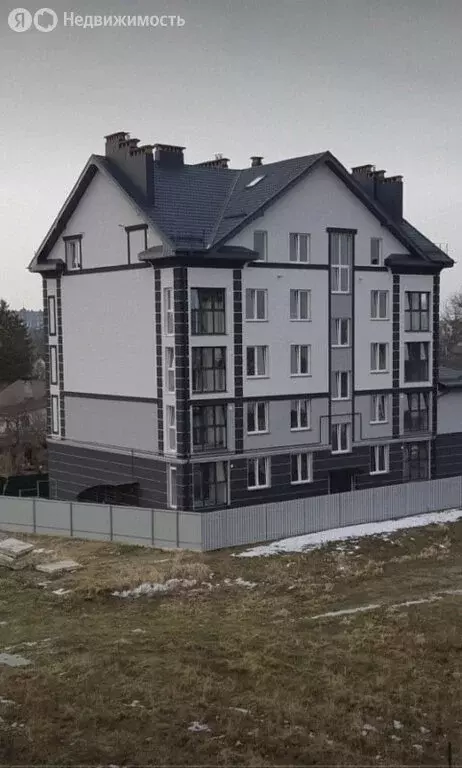 3-комнатная квартира: Невское, Гурьевская улица, 18 (100 м) - Фото 1