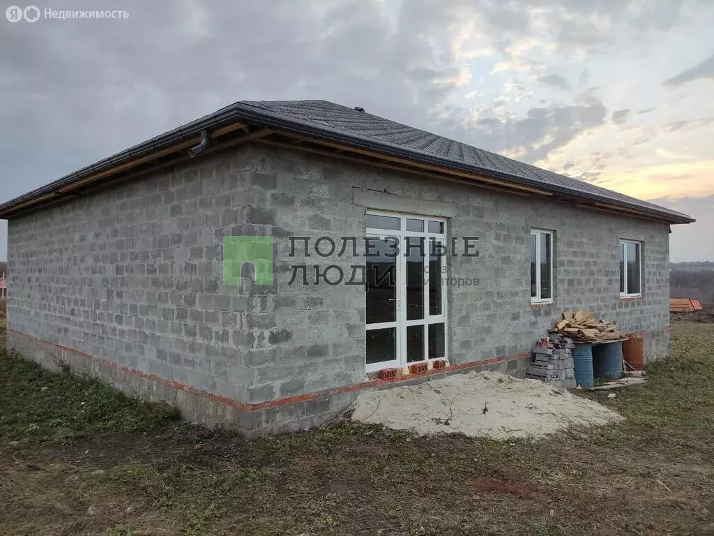 Дом в посёлок Майский, квартал Майский-80, Малиновая улица (154 м) - Фото 0