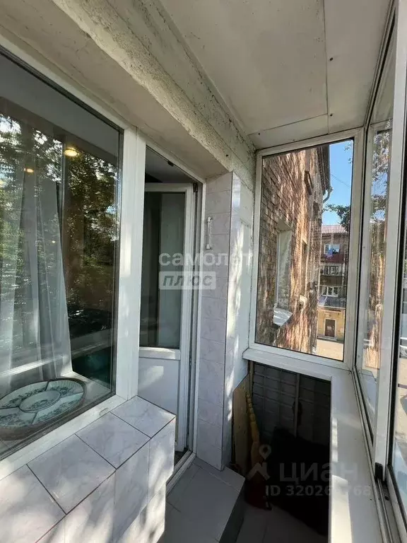 2-к кв. Иркутская область, Иркутск ул. Баррикад, 143 (42.3 м) - Фото 1