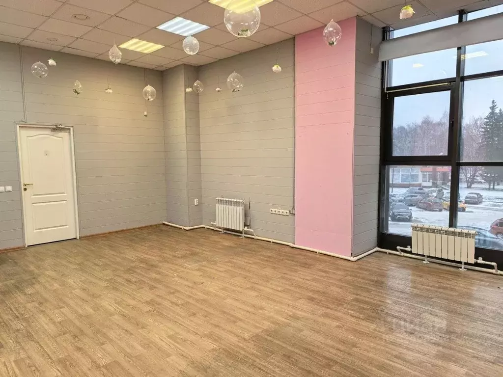 Помещение свободного назначения в Татарстан, Нижнекамск просп. ... - Фото 1