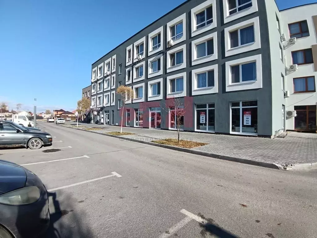 Торговая площадь в Тюменская область, Тюмень ул. Стройотрядовская, 12 ... - Фото 1