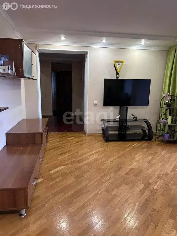 4-комнатная квартира: Невинномысск, улица Калинина, 180 (123.6 м) - Фото 1