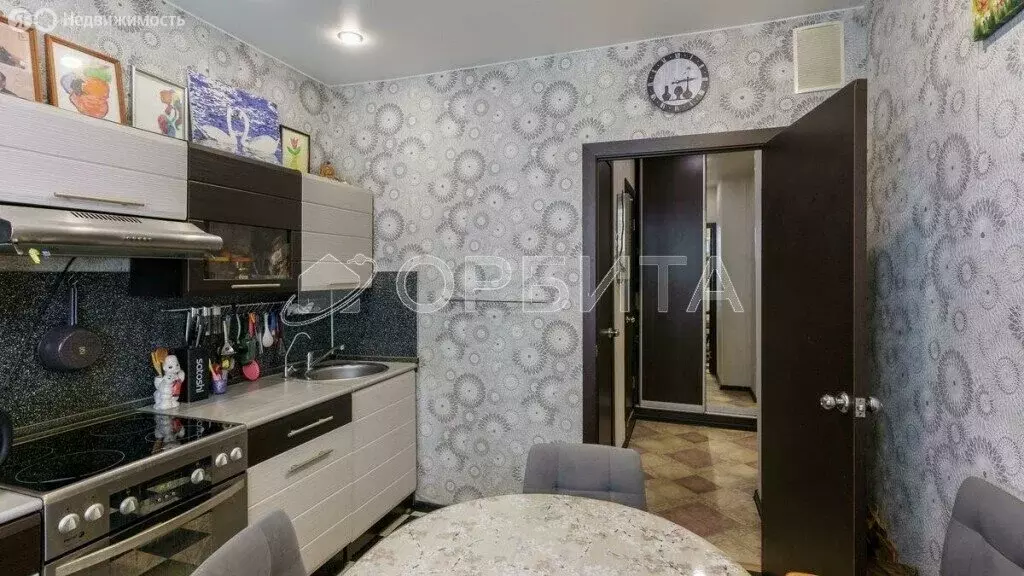 2-комнатная квартира: Тюмень, улица Федюнинского, 7 (50 м) - Фото 2