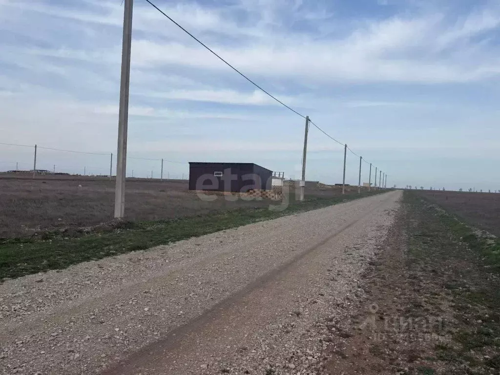 Участок в Крым, Сакский район, Штормовское с/пос, с. Крыловка ул. ... - Фото 1