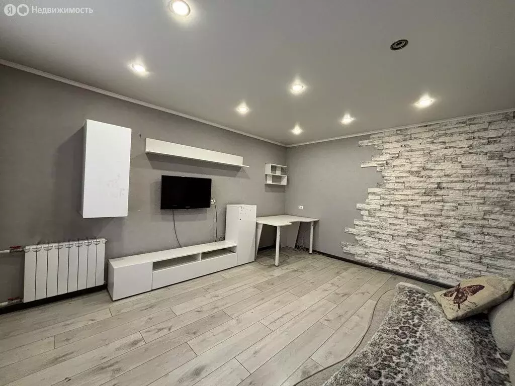 3-комнатная квартира: Абакан, улица Маршала Жукова, 72 (61.2 м) - Фото 1