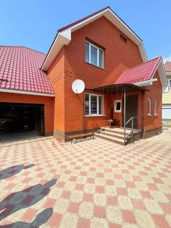 Дом в Белгородская область, Старый Оскол ул. Сталеваров (240 м) - Фото 0