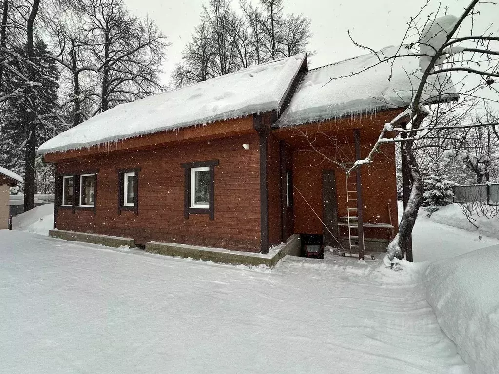 Дом в Московская область, Одинцовский городской округ, с. Жаворонки ... - Фото 1