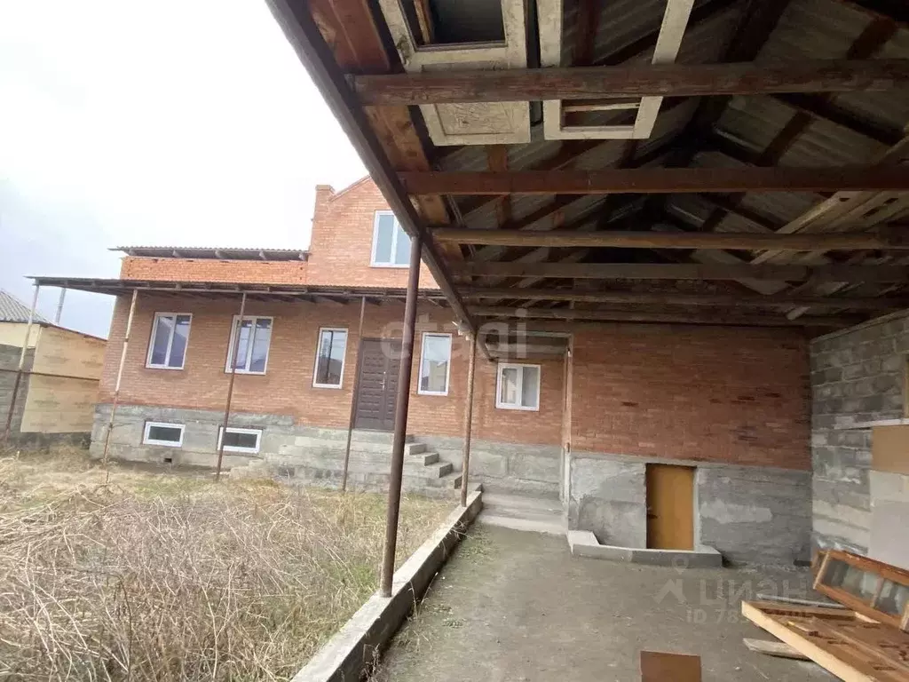 Дом в Северная Осетия, Беслан Правобережный район, ул. Томаева (140 м) - Фото 1