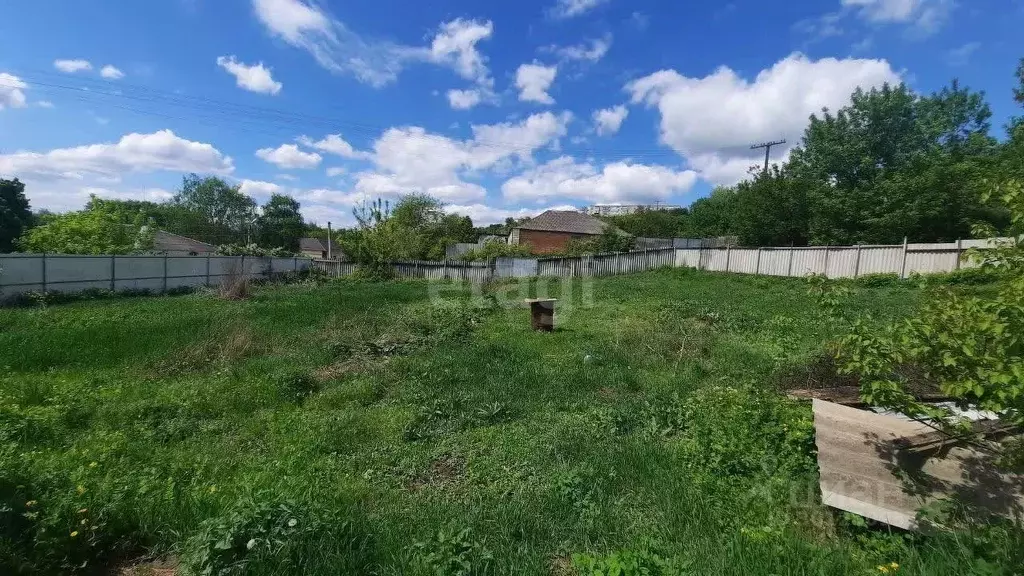 Участок в Белгородская область, Валуйки ул. Луначарского (9.8 сот.) - Фото 0