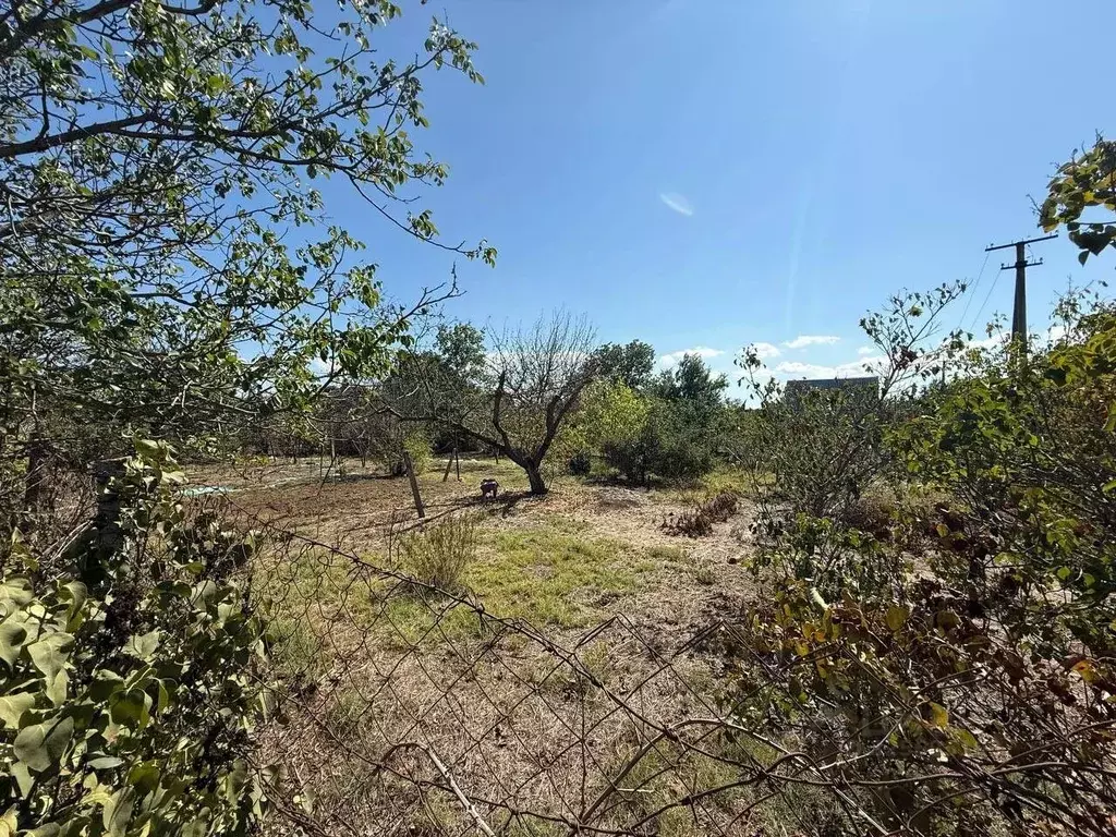 Участок в Крым, Кировское пгт ул. 14-я, 1 (5.0 сот.) - Фото 1