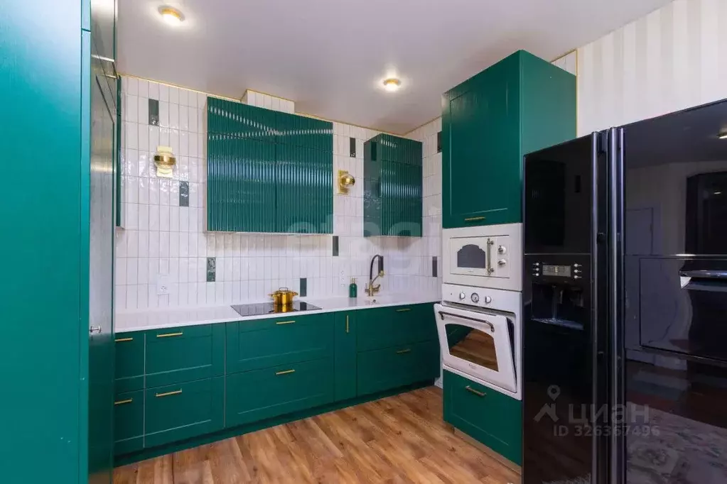 3-к кв. Тюменская область, Тюмень ул. Тимофея Чаркова, 83 (85.0 м) - Фото 1