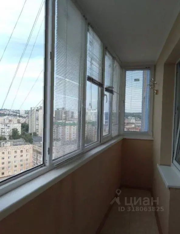 2-к кв. Орловская область, Орел наб. Дубровинского, 76 (68.0 м) - Фото 0