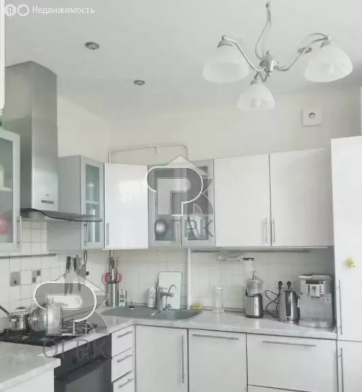 3-комнатная квартира: Москва, улица Маршала Бирюзова, 39 (71 м) - Фото 1