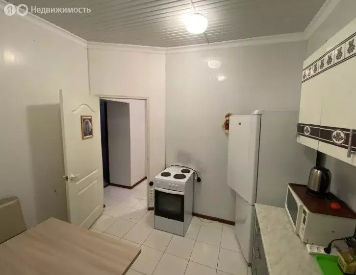 3-комнатная квартира: Ейск, улица Калинина, 73/4 (150 м) - Фото 1