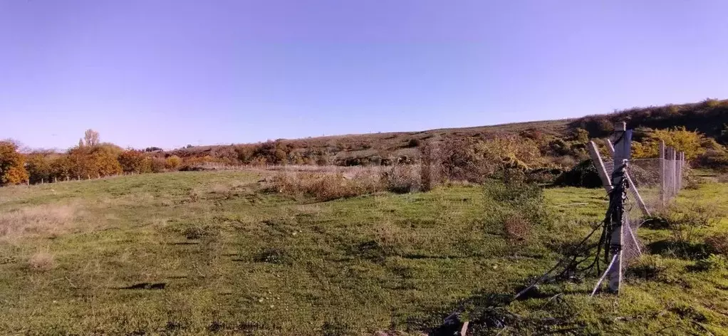 Участок в Крым, Кировский район, Первомайское с/пос, с. Изюмовка ул. ... - Фото 1