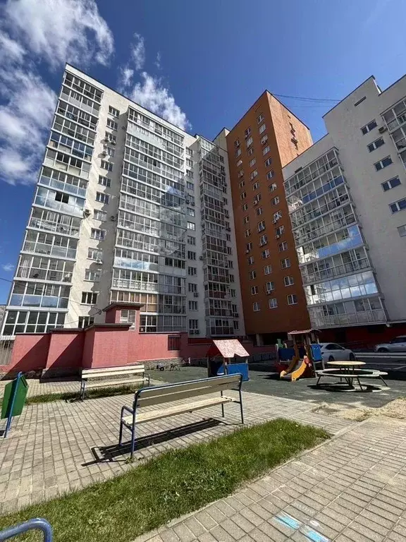3-к кв. Свердловская область, Екатеринбург ул. Амундсена, 52 (74.0 м) - Фото 0