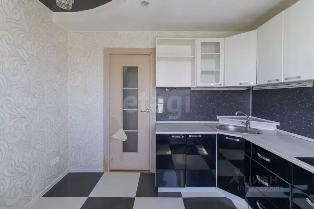 2-к кв. Тюменская область, Тюмень ул. Свердлова, 12 (50.5 м) - Фото 1