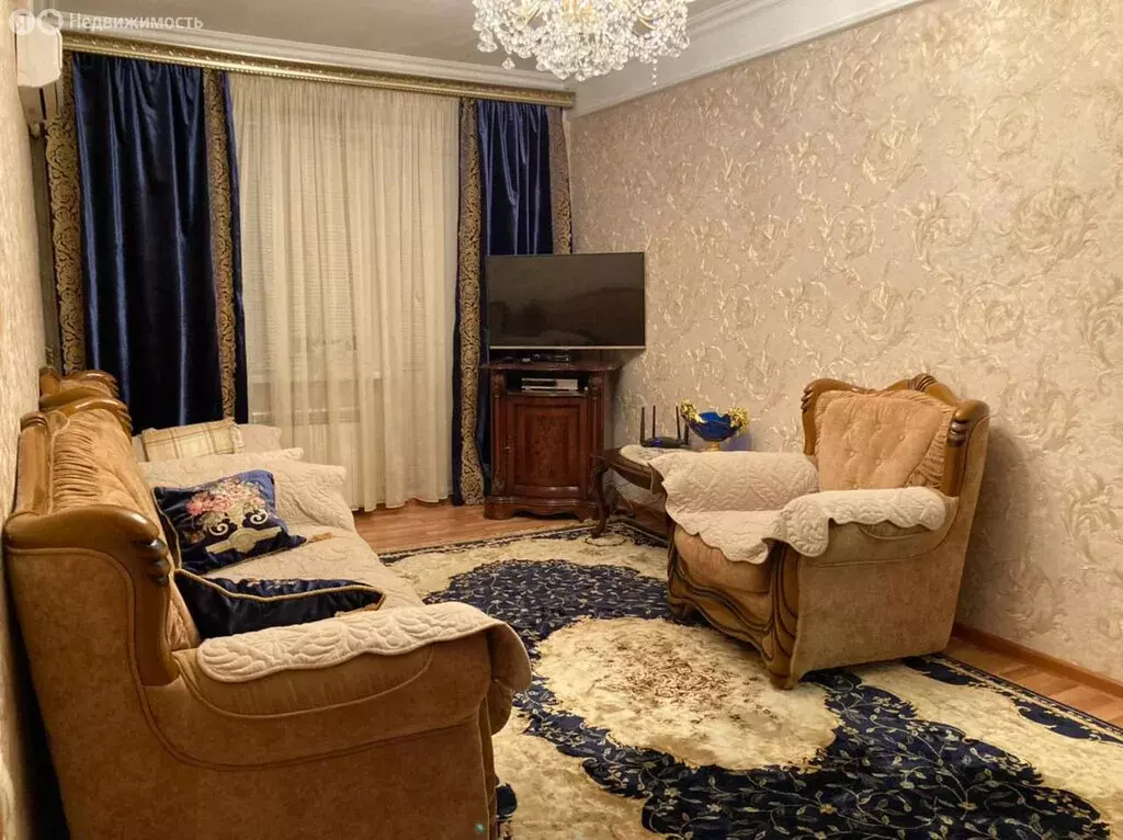 3-комнатная квартира: Махачкала, улица Нигматулы Магомедова, 83к1 (67 ... - Фото 0