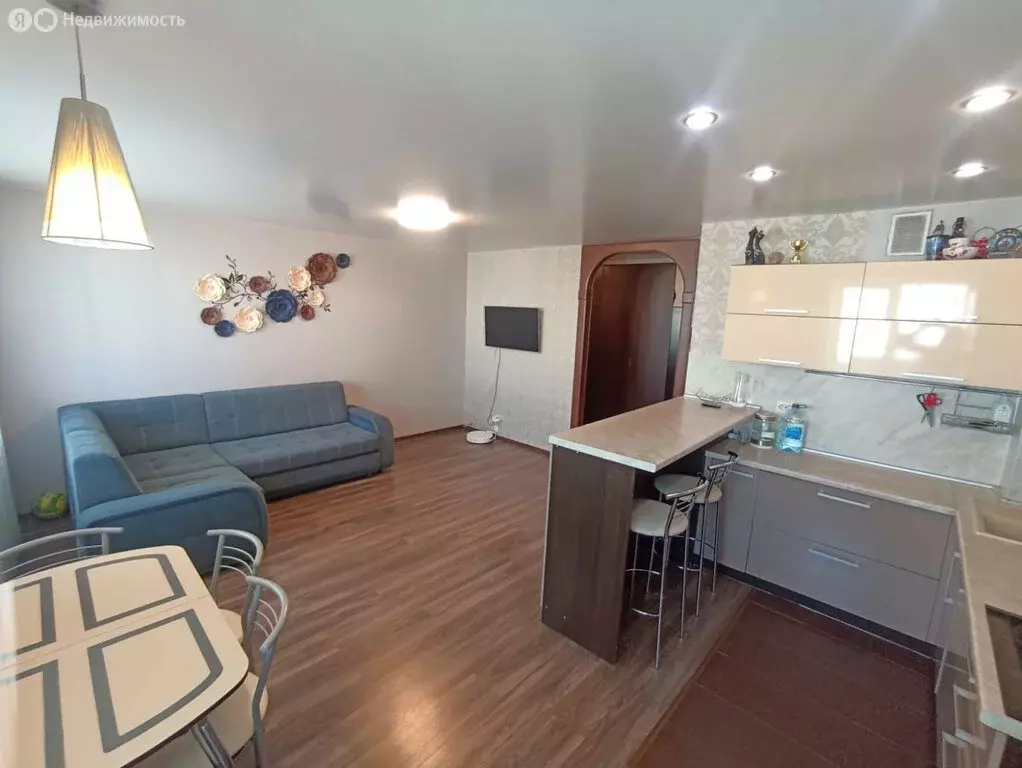 3-комнатная квартира: Екатеринбург, Техническая улица, 58А (69 м) - Фото 1