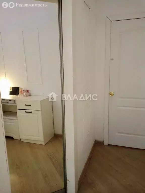 3-комнатная квартира: посёлок городского типа Свердловский, улица ... - Фото 1