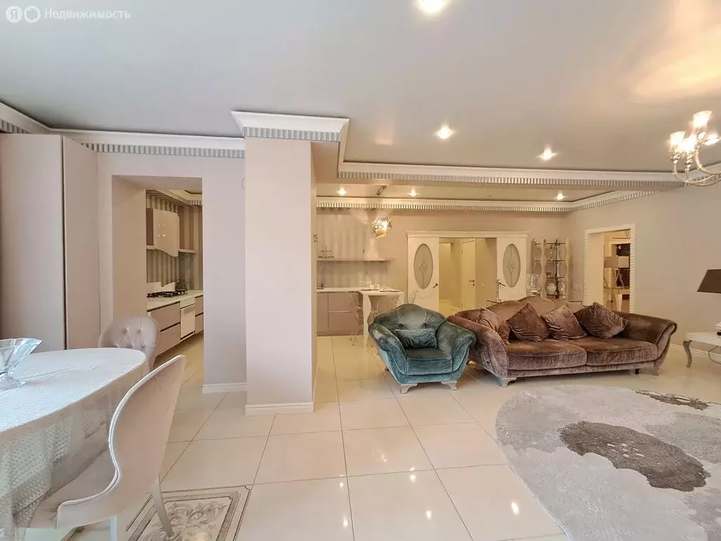 4-комнатная квартира: Владикавказ, проспект Доватора, 14 (150 м) - Фото 1