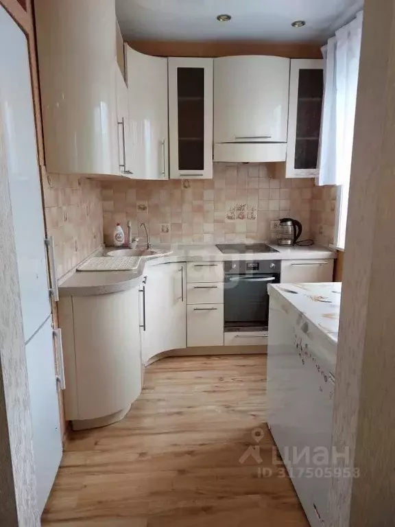 3-к кв. Сахалинская область, Южно-Сахалинск ул. Ленина, 184А (62.0 м) - Фото 0