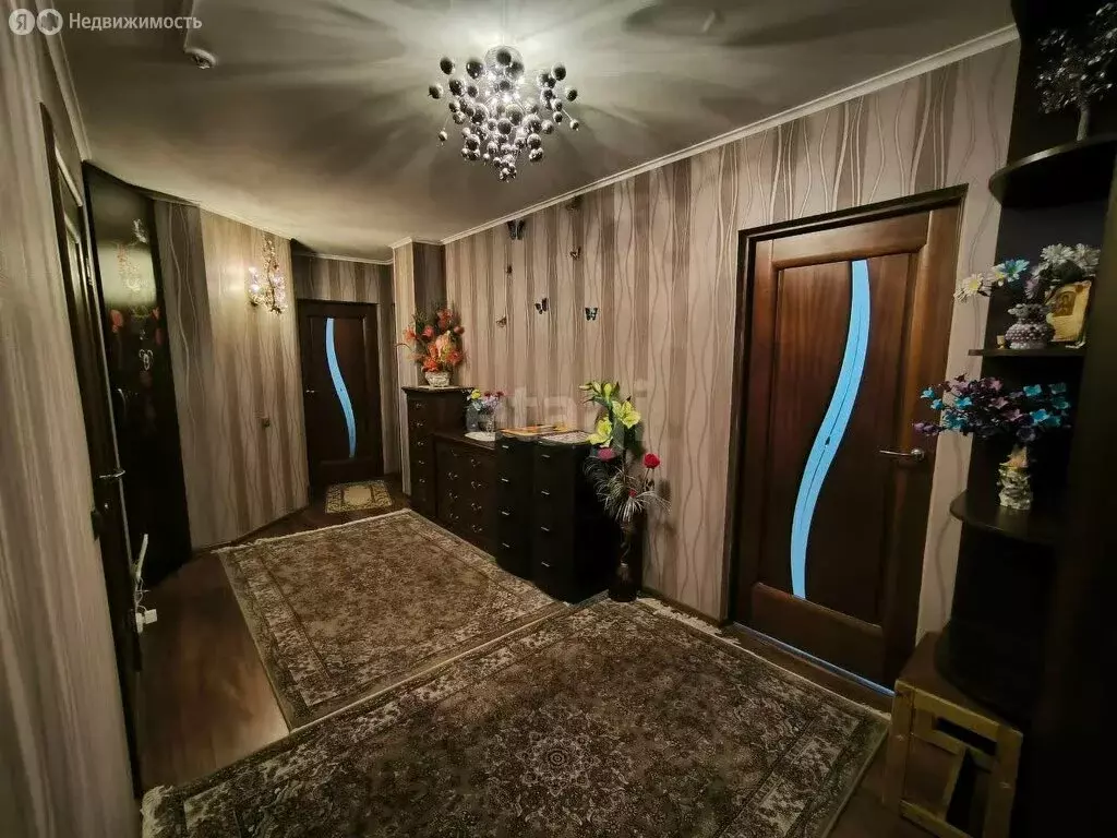 3-комнатная квартира: Калининград, Ленинградский район, микрорайон ... - Фото 0