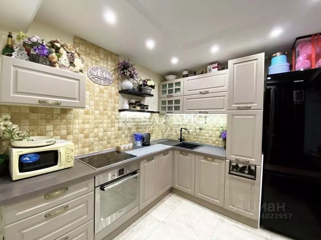 2-к кв. Волгоградская область, Волгоград ул. 8-й Воздушной Армии, 10а ... - Фото 2